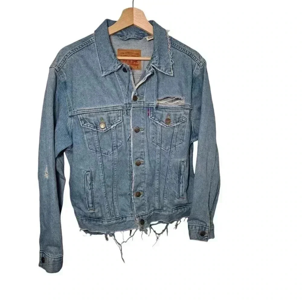 Levi’s Distressed Jean Jacket Women’s M Light Wash Blue Denim Trucker Cotton